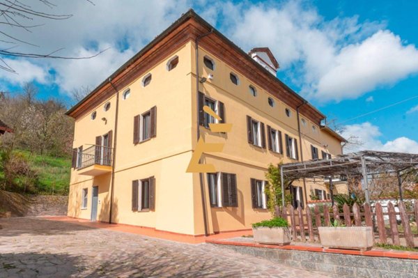 casa indipendente in vendita a Montecastello