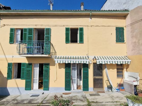 casa indipendente in vendita a Montecastello