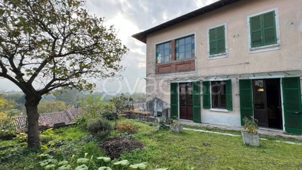 casa indipendente in vendita a Montecastello