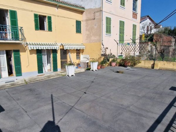 casa indipendente in vendita a Montecastello