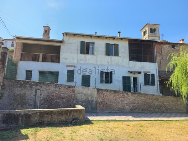 casa indipendente in vendita a Montecastello