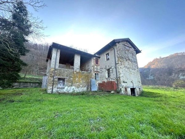 casale in vendita a Montechiaro d'Acqui