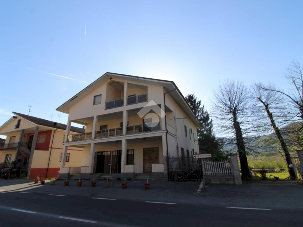 casa indipendente in vendita a Montechiaro d'Acqui in zona Montechiaro Piana