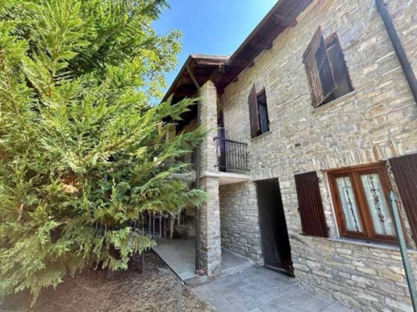 casa indipendente in vendita a Montechiaro d'Acqui in zona Montechiaro Piana