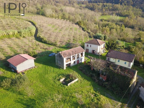 casale in vendita a Montechiaro d'Acqui