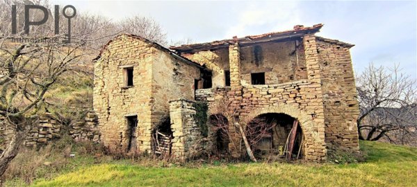casale in vendita a Montechiaro d'Acqui