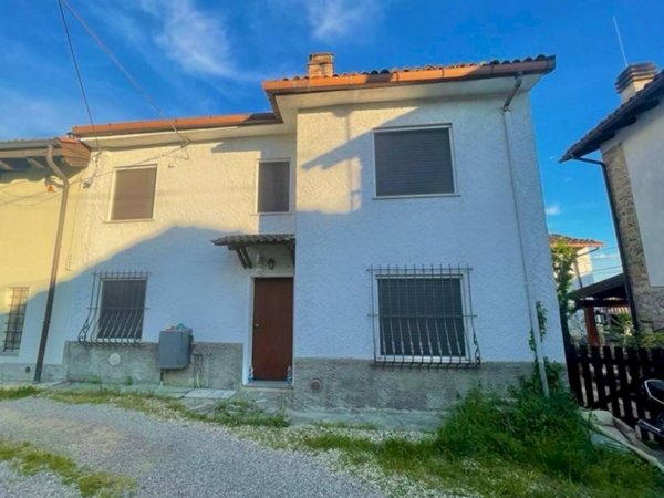 casa indipendente in vendita a Montemarzino in zona Zebedassi