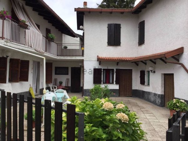 esavano in vendita a Montemarzino in zona Zebedassi
