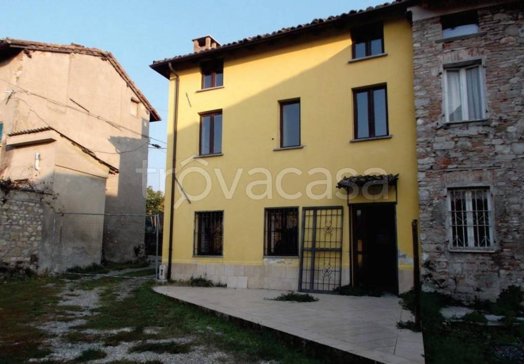 appartamento in vendita a Montemarzino in zona Segagliate