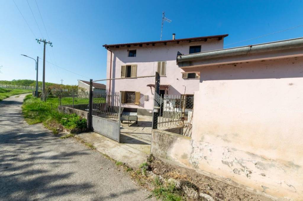 casa indipendente in vendita a Morano sul Po