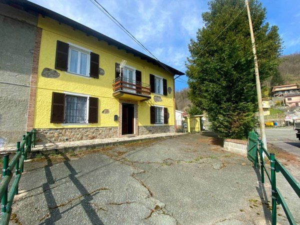 casa indipendente in vendita a Morbello