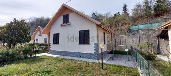 casa indipendente in vendita a Morbello