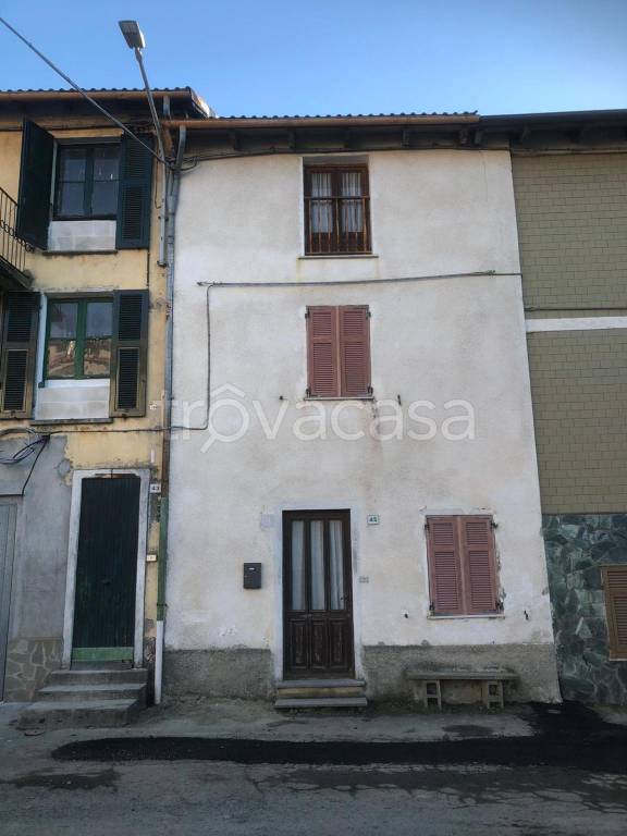 casa indipendente in vendita a Morbello in zona Piazza