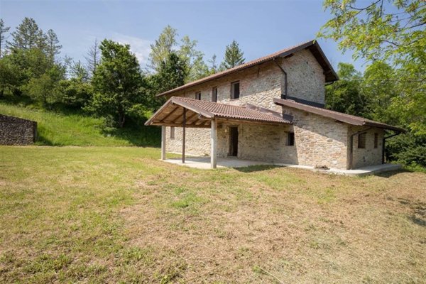casa indipendente in vendita a Morbello