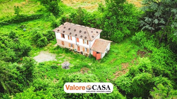 casa indipendente in vendita a Morbello in zona Piazza