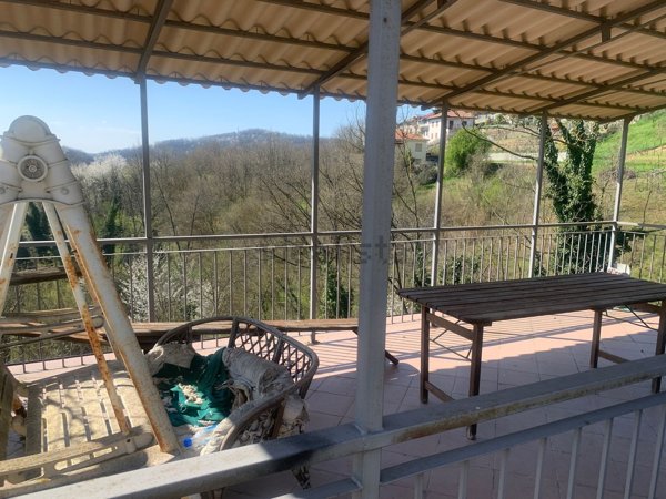 casa indipendente in vendita a Morbello