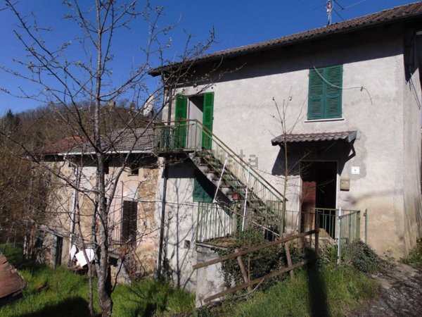 casa indipendente in vendita a Morbello