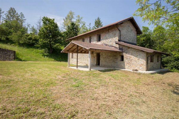 casa indipendente in vendita a Morbello
