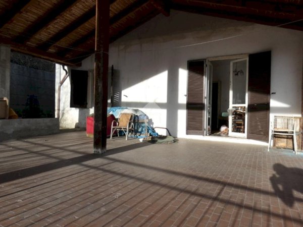 casa indipendente in vendita a Morbello