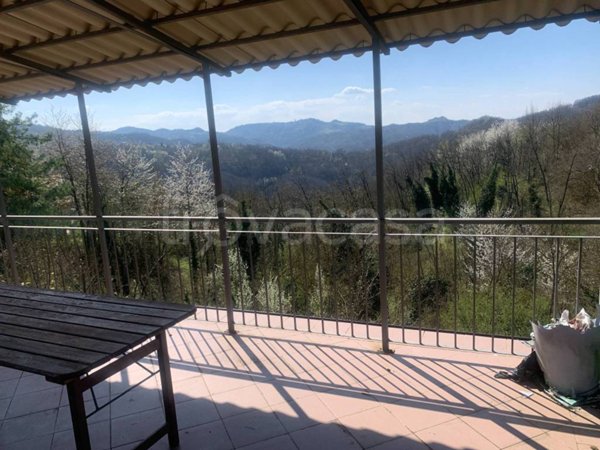 casa indipendente in vendita a Morbello