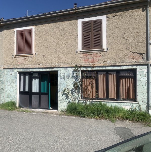 casa indipendente in vendita a Morbello