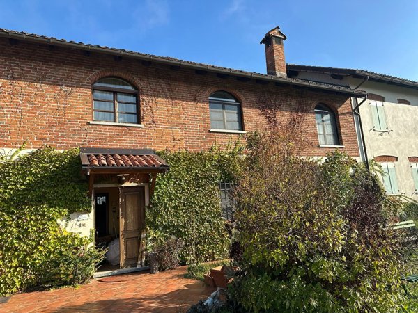 casa indipendente in vendita a Morbello