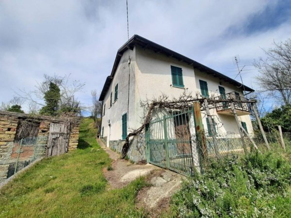 casa indipendente in vendita a Morbello