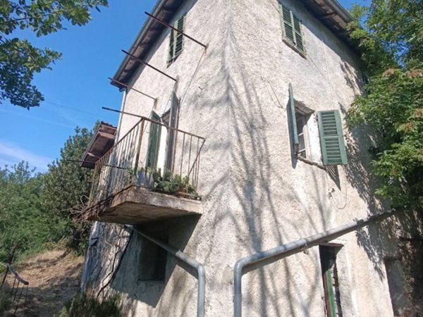 casa indipendente in vendita a Morbello in zona Piazza
