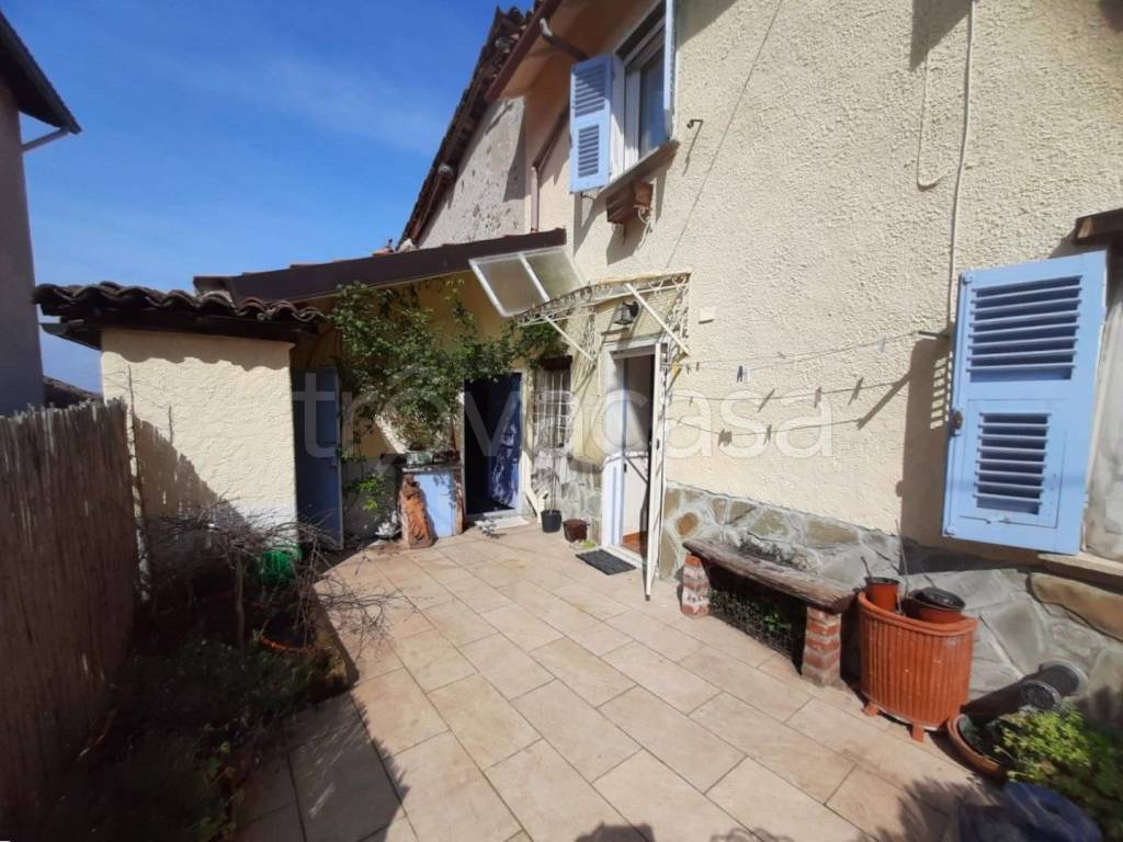 casa indipendente in vendita a Mornese