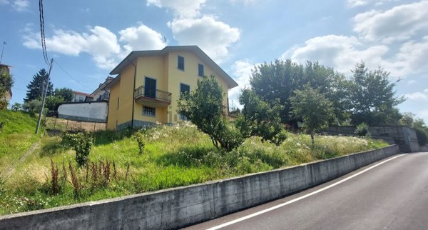 casa indipendente in vendita a Mornese