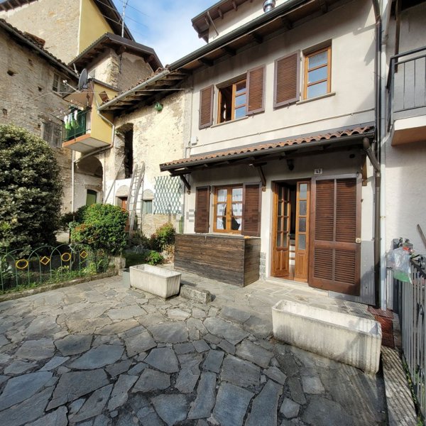 casa indipendente in vendita a Mornese