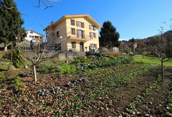casa indipendente in vendita a Mornese