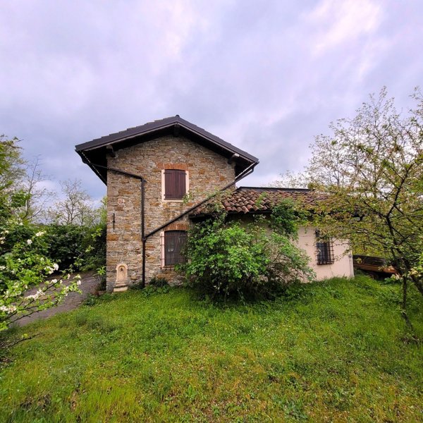 casa indipendente in vendita a Mornese