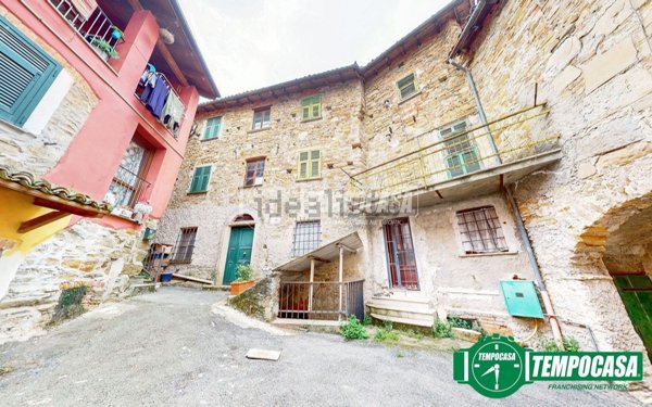 casa indipendente in vendita a Mornese