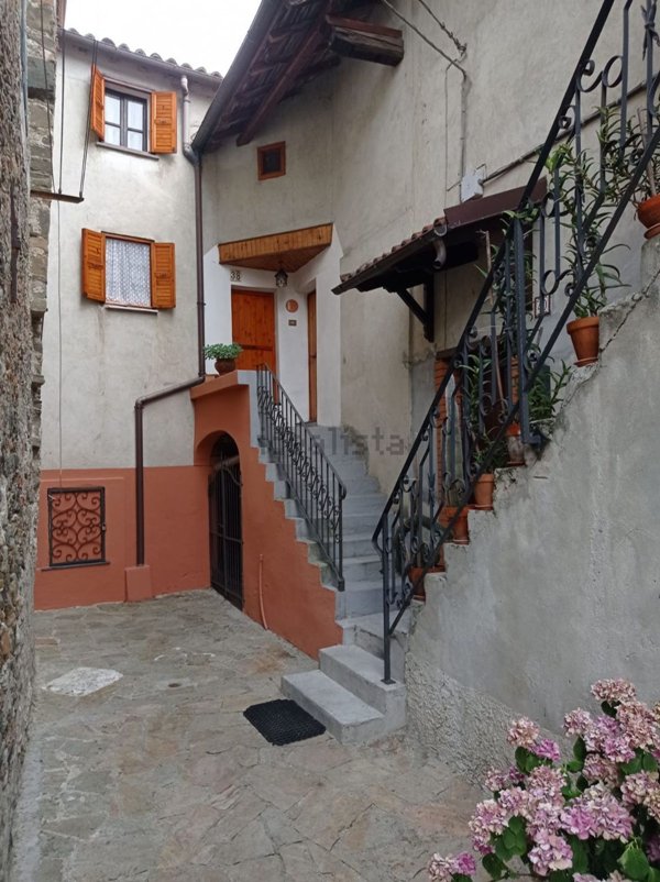 casa semindipendente in vendita a Mornese