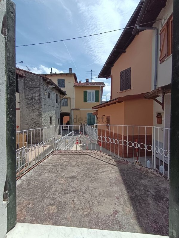 casa semindipendente in vendita a Mornese in zona Mazzarelli
