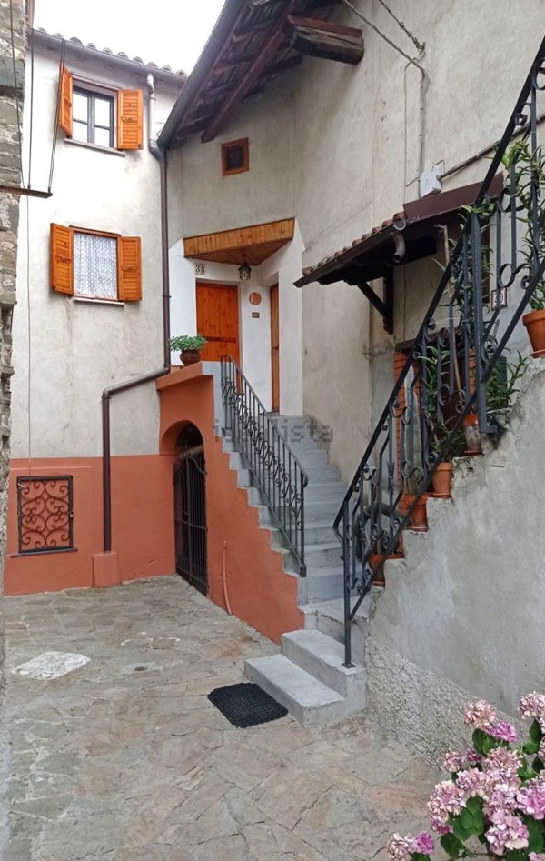 casa indipendente in vendita a Mornese in zona Mazzarelli