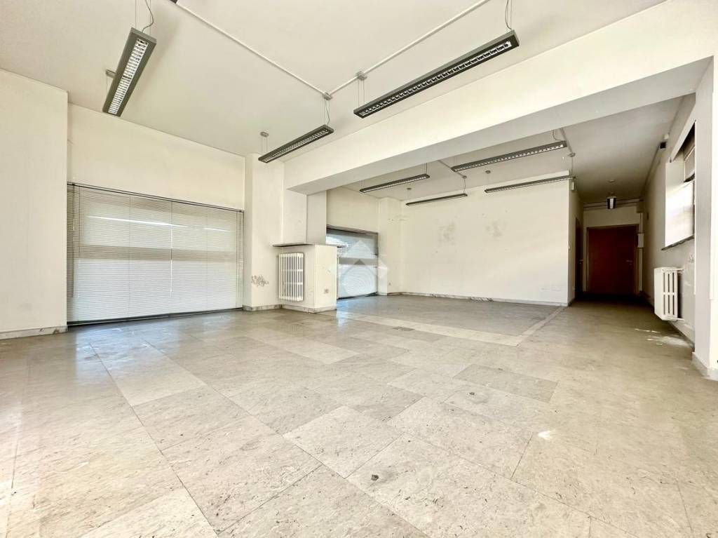 locale commerciale in vendita a Novi Ligure