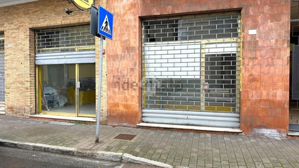 locale commerciale in vendita a Novi Ligure