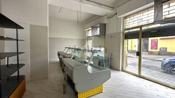 locale commerciale in vendita a Novi Ligure