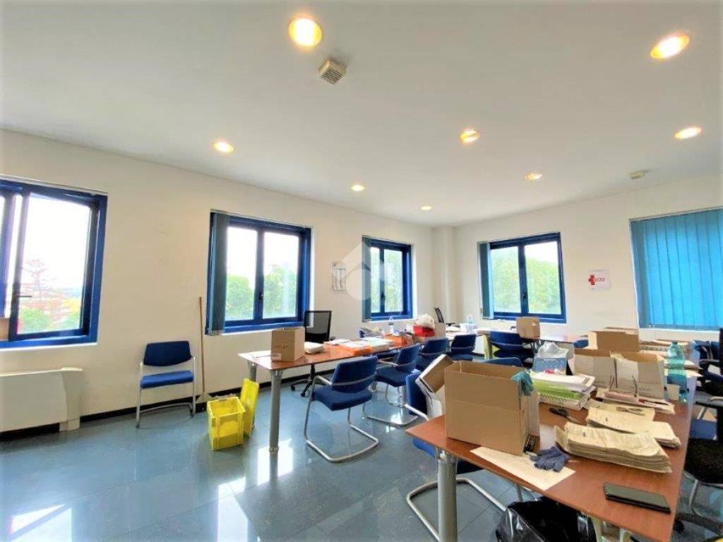 locale commerciale in vendita a Novi Ligure