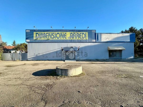 locale di sgombero in vendita a Novi Ligure