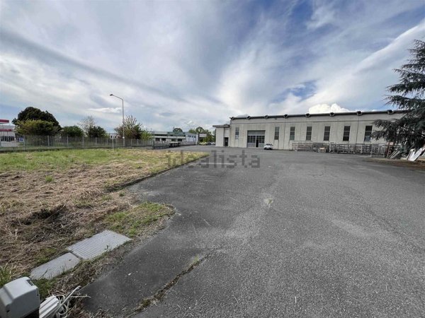 capannone in vendita a Novi Ligure