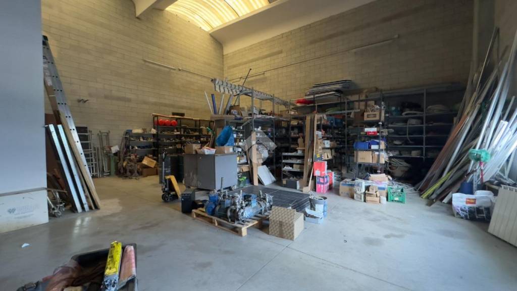 negozio in vendita a Novi Ligure