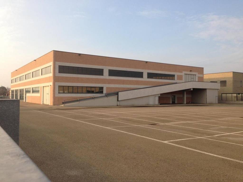 capannone in vendita a Novi Ligure