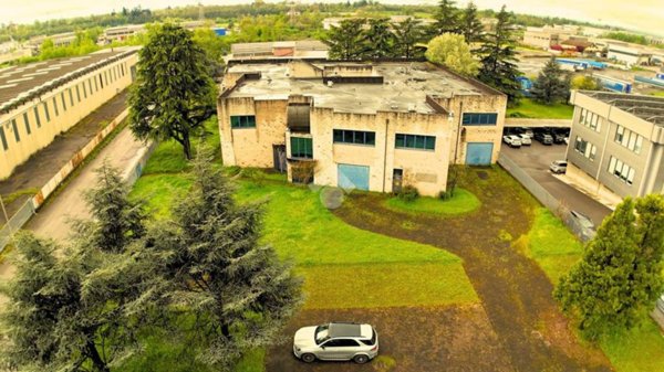 capannone in vendita a Novi Ligure