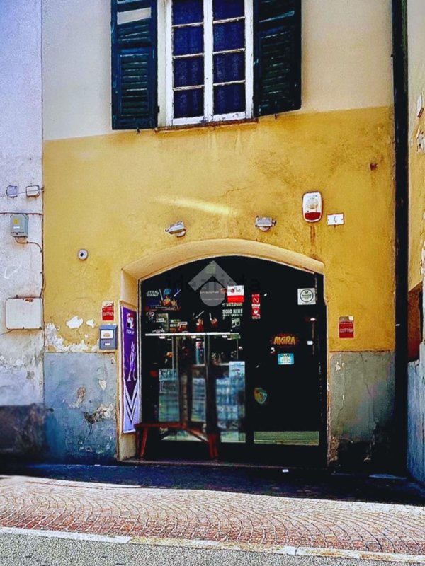 locale commerciale in vendita a Novi Ligure