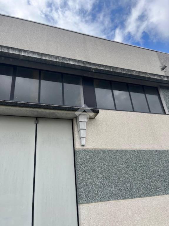 locale commerciale in vendita a Novi Ligure