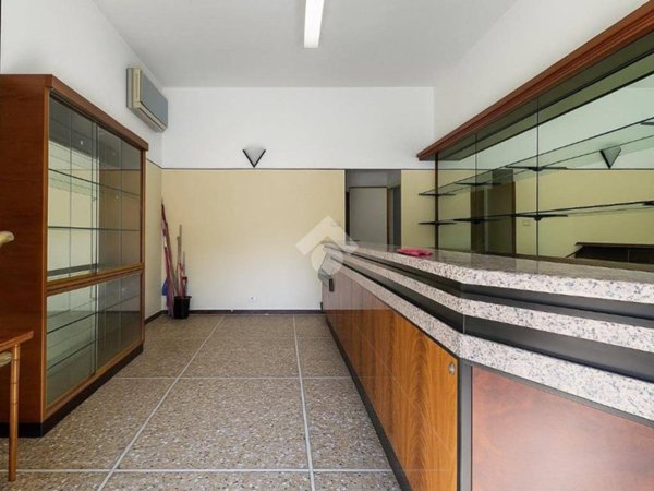 negozio in vendita a Novi Ligure