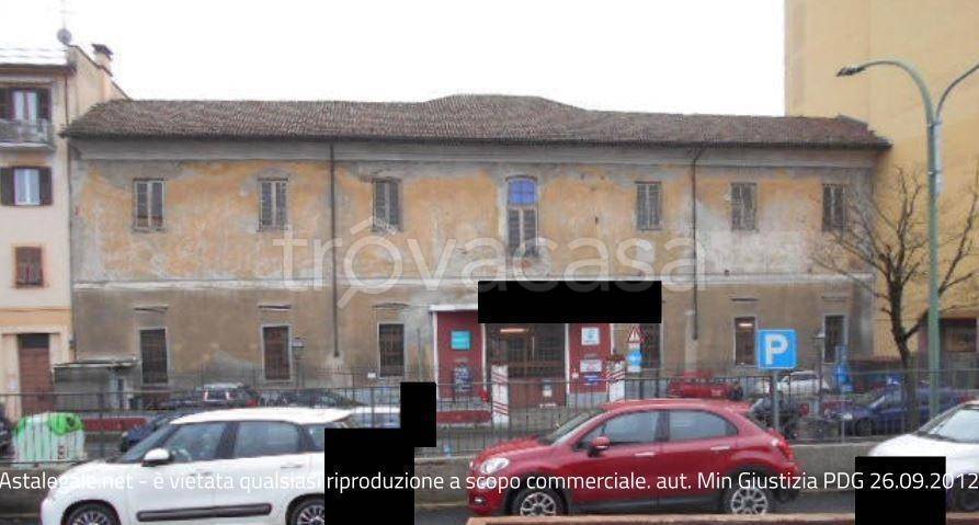 locale commerciale in vendita a Novi Ligure